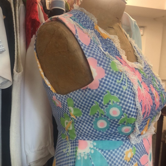 Vintage Rag Dolls-70’s- bright floral print , sleeveless dress- smocked bodice - Picture 9 of 9